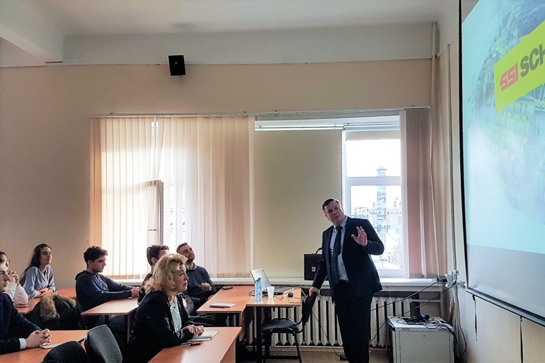 The School of Logistics hosted a round table with the general director of SSI SCHÄFER