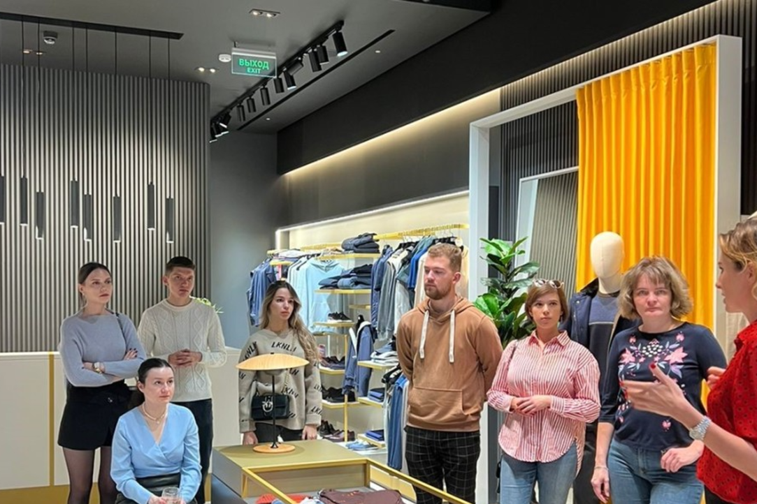 Студенты магистратуры ВШБ «Менеджмент в ритейле» посетили бутик Frame с экскурсией